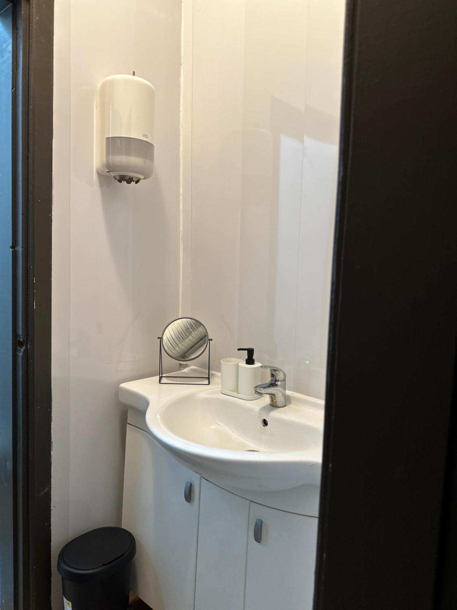The Kliefs Vilnius - Virtual Check-In Ostello Esterno foto